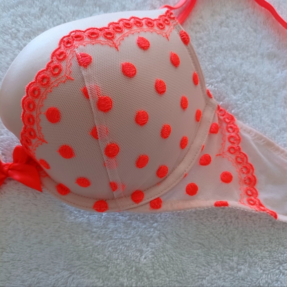 Victoria's Secret Push Up Padded Bra, Size 32D - Picture 6 of 16